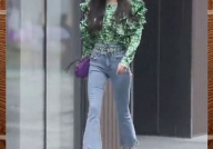 抖音最火小姐姐走路音乐,小姐姐独特步伐，音乐旋律引爆潮流